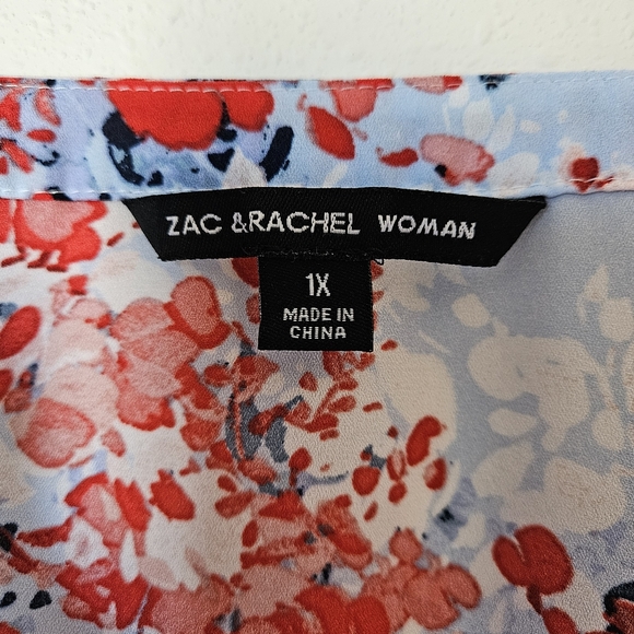 Blouse with button details - Picture 3 of 4